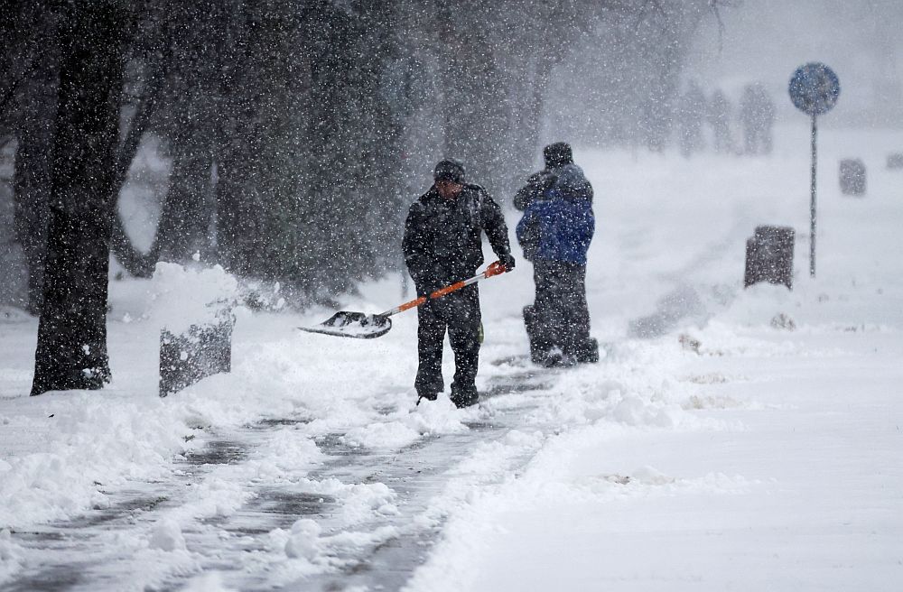Зимата се завърна с пълна сила в цялата страна