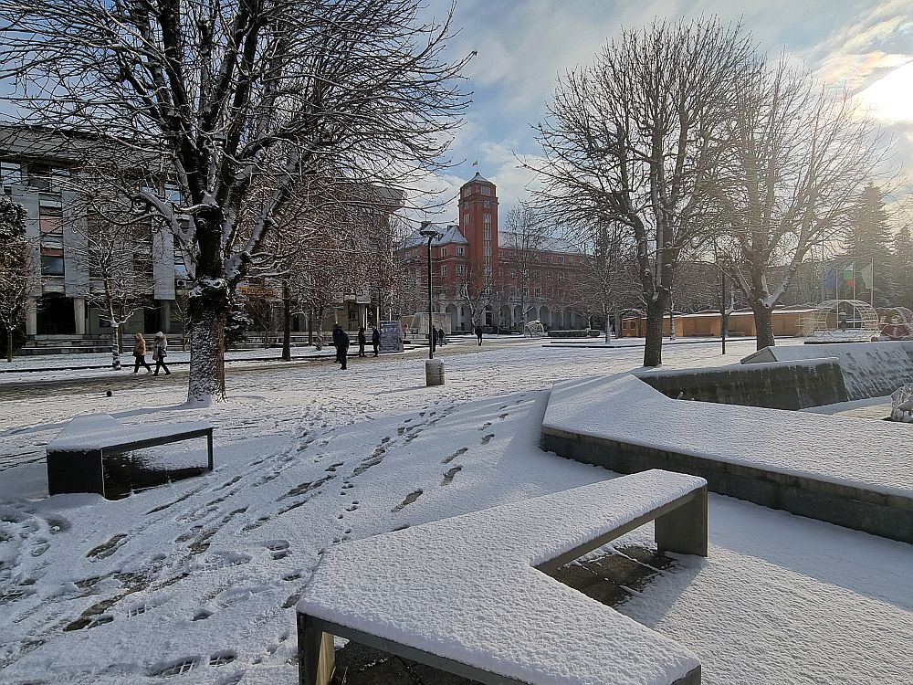 Зимата се завърна с пълна сила в цялата страна