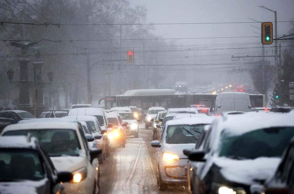 Зимата се завърна с пълна сила в цялата страна