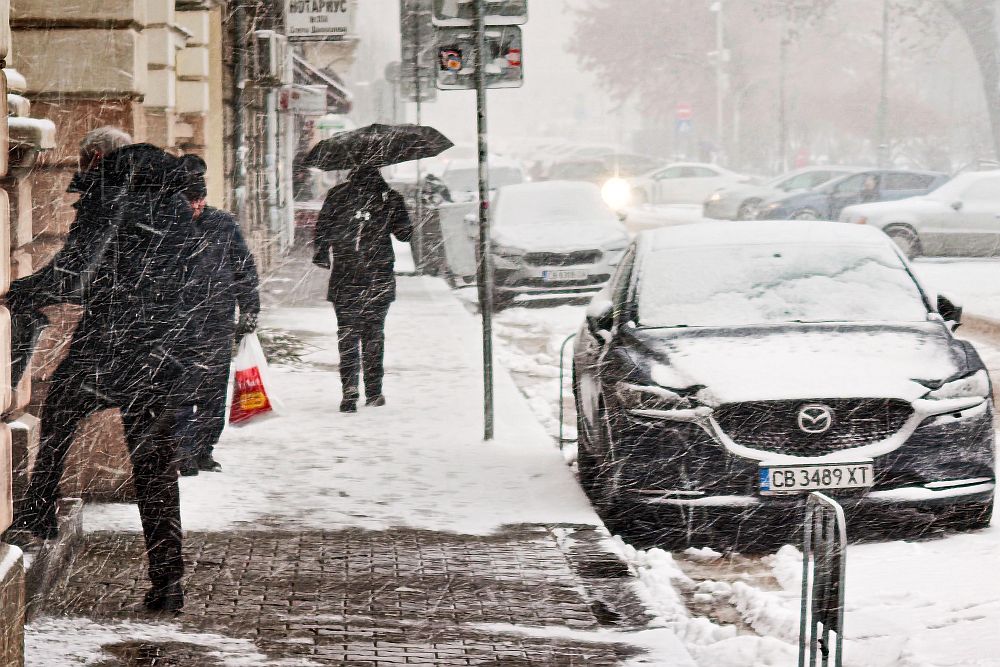 Зимата се завърна с пълна сила в цялата страна
