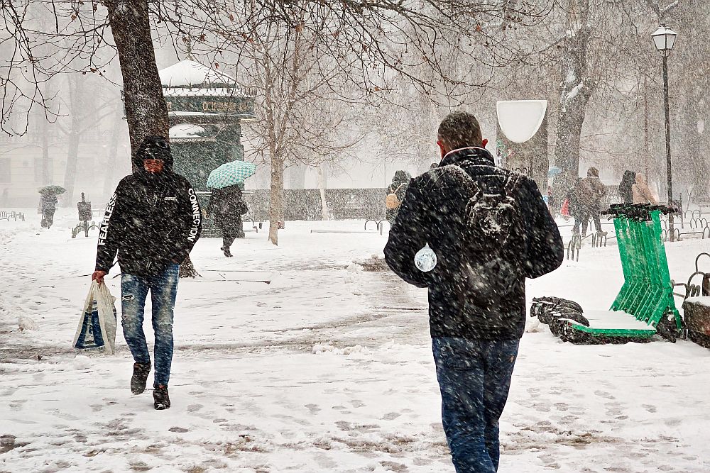 Зимата се завърна с пълна сила в цялата страна
