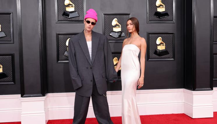 хейли бийбър джъстин бийбър - Жената на Бийбър се разсъблече!