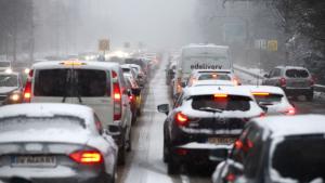 През нощта са извършени обработки със смеси против заледяване в