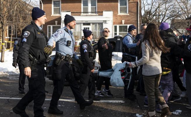 Милиардерът Бил Екман дари $10 000 за служителя на ICE, застрелял Рене Гуд