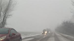 btaСнегонавявания заради силния вятър затрудняват движението по пътя Русе Бяла