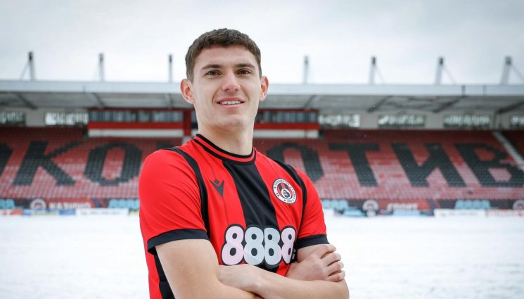 Никола Нейчев - Дано не са го простудили. Локо София показа нов по тениска в студа