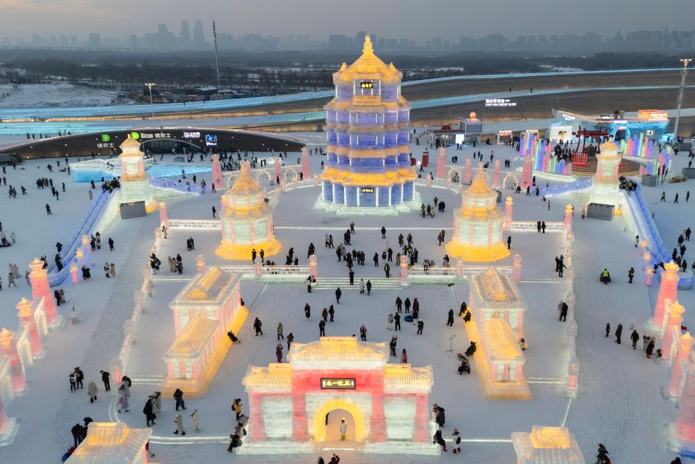 Фестивалът на ледените скулптури в Харбин