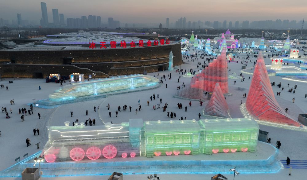 Фестивалът на ледените скулптури в Харбин