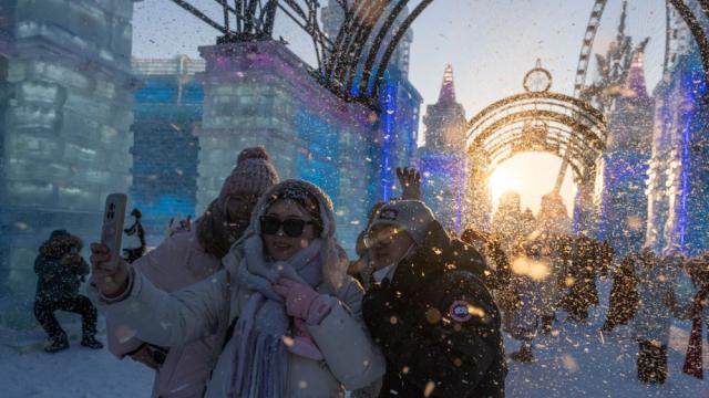 Ледената приказка в Харбин, привличаща хора от целия свят (ГАЛЕРИЯ)