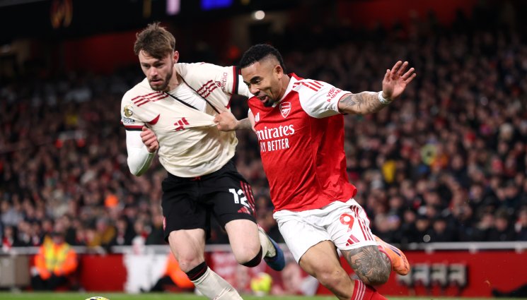 Арсенал Ливърпул - Напрежението си каза думата в Лондон