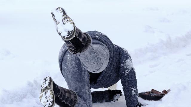 Как да не паднем на леда: ходете като пингвин (ВИДЕО)