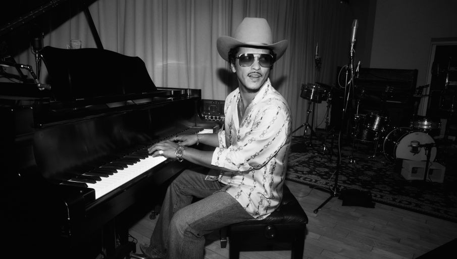 "Време е за парти": Bruno Mars се завърна с ретро сингъл и обяви световно турне