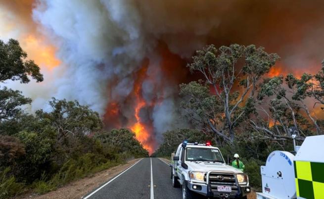 Австралия в огнен капан: Пожарите са неконтролируеми, хора са в неизвестност