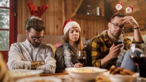 Защо социалните контакти ни изтощават