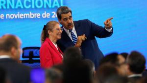 Заедно с венецуелския лидер Николас Мадуро американските специални части заловиха в Каракас