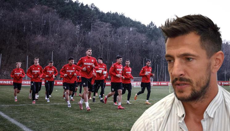 Станислав Манолев - Станислав Манолев: Вангелов върши повече работа от 100 скаута!