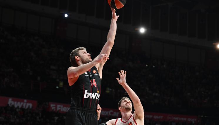 Везенков - Везенков и Олимпиакос паднаха драматично в Дубай