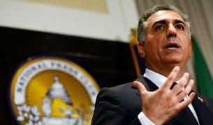 Престолонаследникът в изгнание, който иска да промени Иран: Кой е Реза Пахлави?