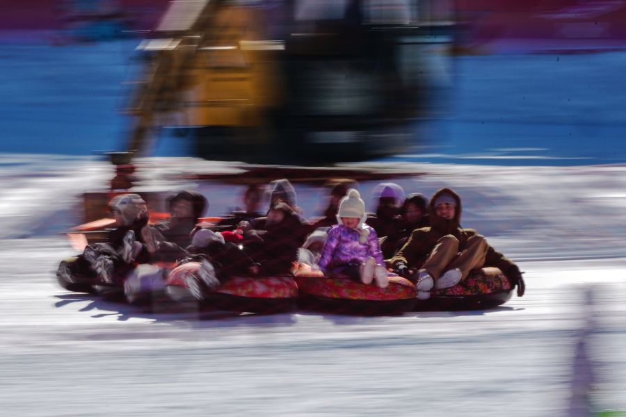 <p>Снежни приключения в Лонгтан парк в Пекин.</p>