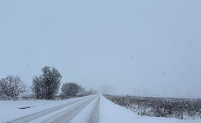Внимание! Скална маса ограничи движението София - Самоков