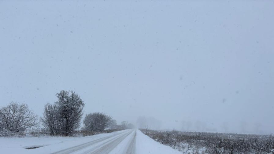 Внимание! Скална маса ограничи движението София - Самоков
