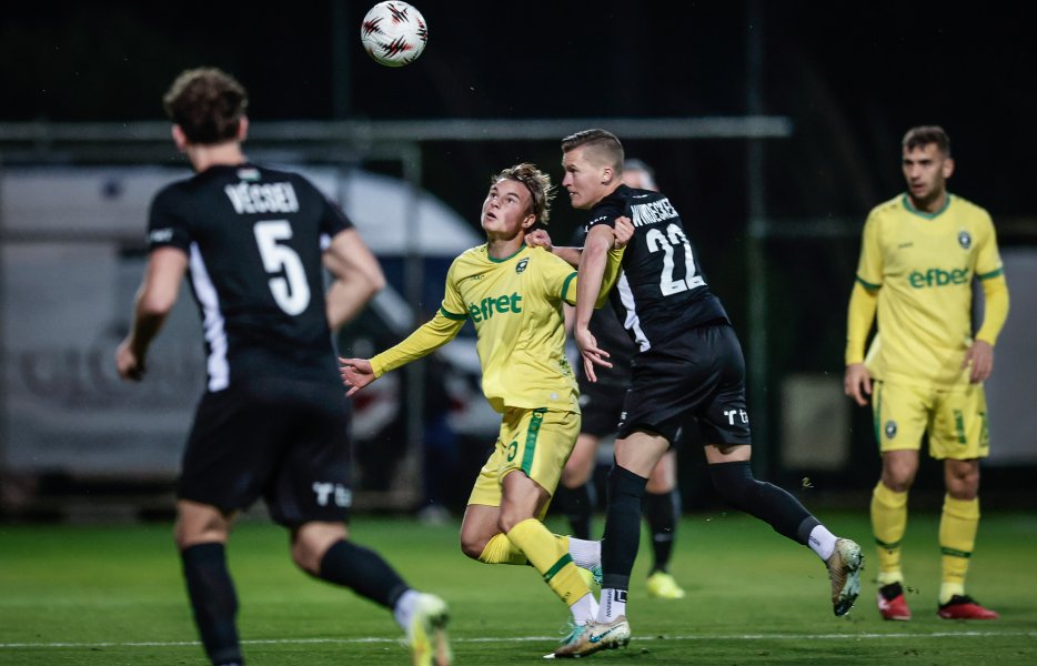 Лудогорец Пакш1