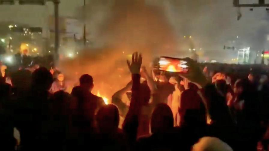 Броят на убитите при протестите в Иран надхвърли 500