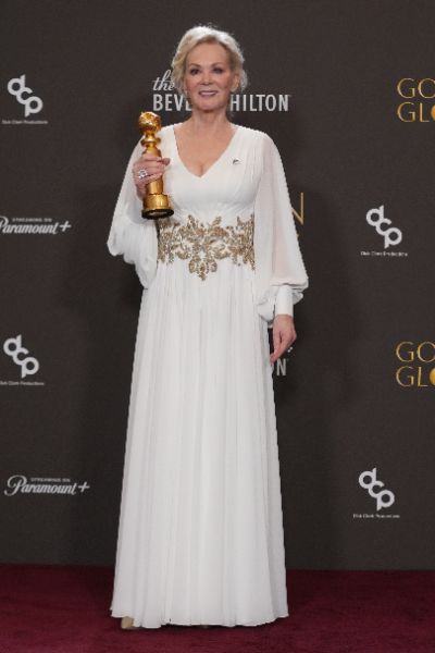 <p>Тимъти Шаламе триумфира в една от най-оспорваните категории на наградите &bdquo;Златен глобус&ldquo;, като спечели трофея за най-добър актьор в музикален филм или комедия за ролята си на професионален тенисист във &bdquo;Върховният Марти&ldquo;, предаде Ройтерс.</p>