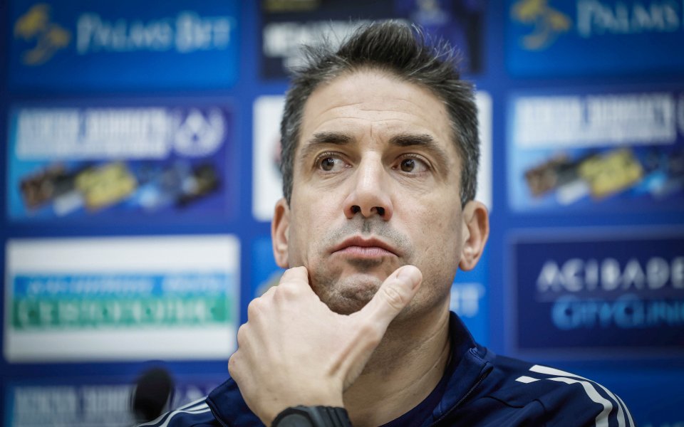 Веласкес спря изходящите сделки в Левски