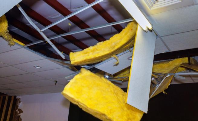 Таван се срути в мол в Солун, жена е пострадала