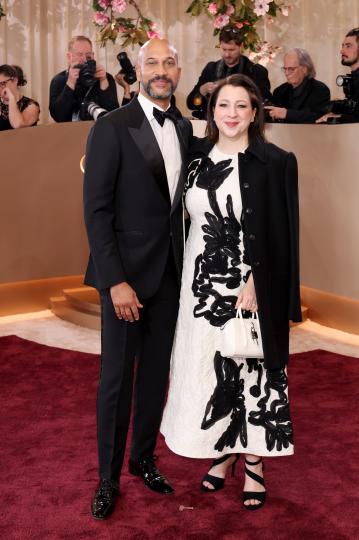 Любов на червения килим: Най-красивите звездни двойки на „Златните глобуси“ 2026 (СНИМКИ) - снимка 11