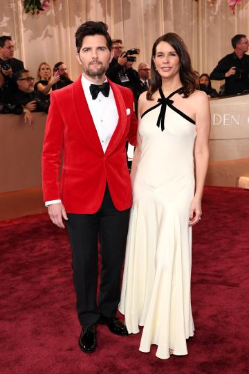 Любов на червения килим: Най-красивите звездни двойки на „Златните глобуси“ 2026 (СНИМКИ) - снимка 21