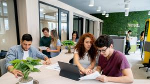 В България секторът на услугите е нараснал с най силен месечен темп