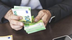 Банките продължават да обменят рекордни суми в левове в брой