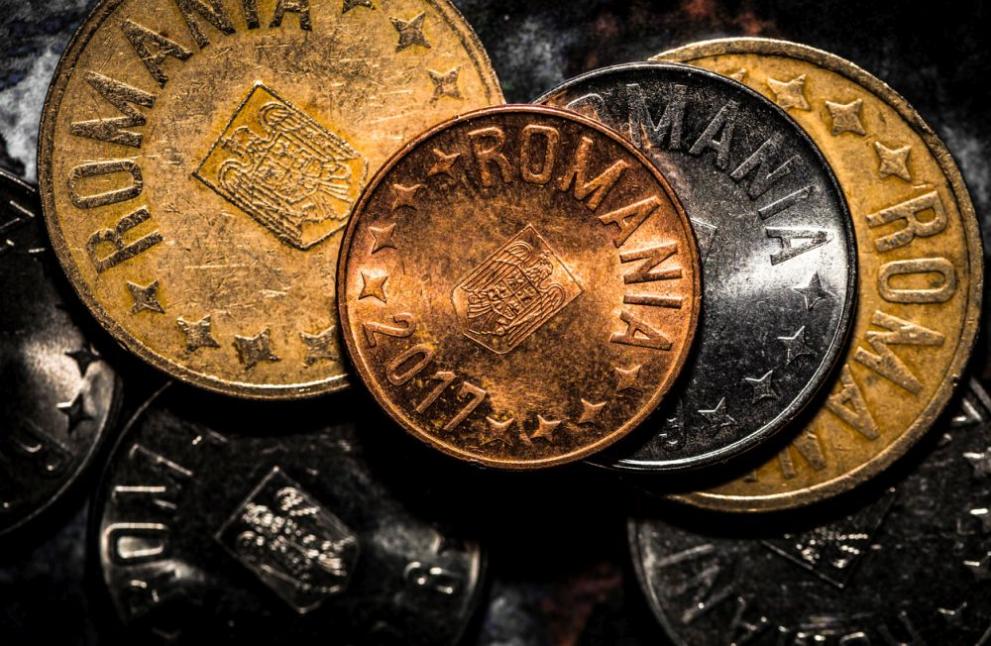 Недоволен от увеличението на данъците румънец е платил задълженията си