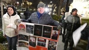 Недоволни граждани протестират пред Столична община СО с искане за