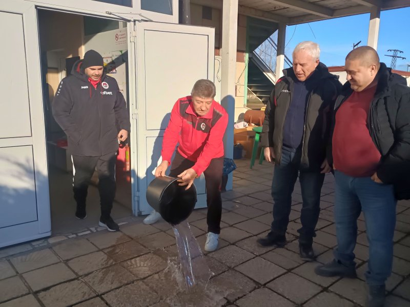 Локомотив Мездра1