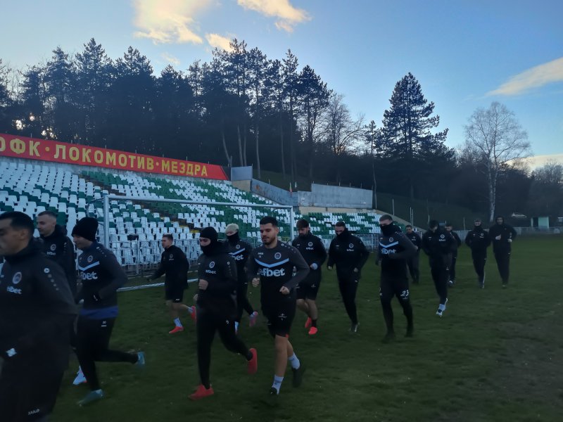 Локомотив Мездра1