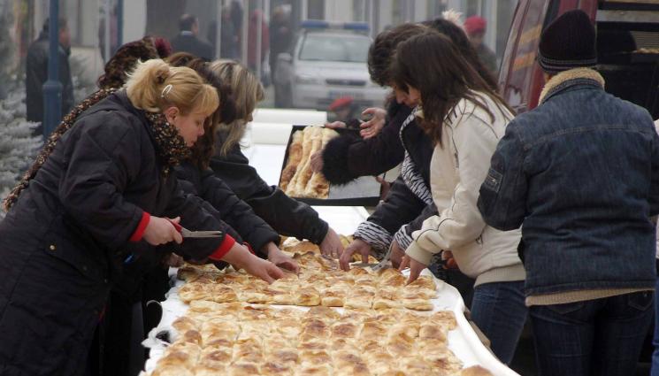 с - УДАР ПО ДЖОБА: Баницата от промоция скача с три лева