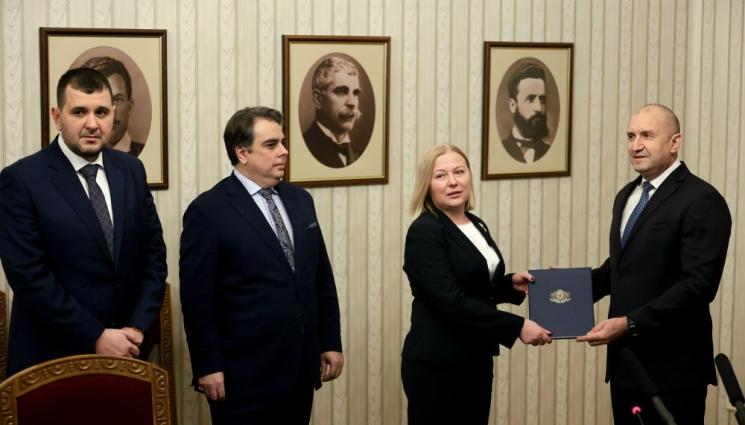 Надежда Йорданова - ПАРЛАМЕНТАРНАТА РУЛЕТКА: Радев връчи втория мандат на ПП-ДБ (ВИДЕО)