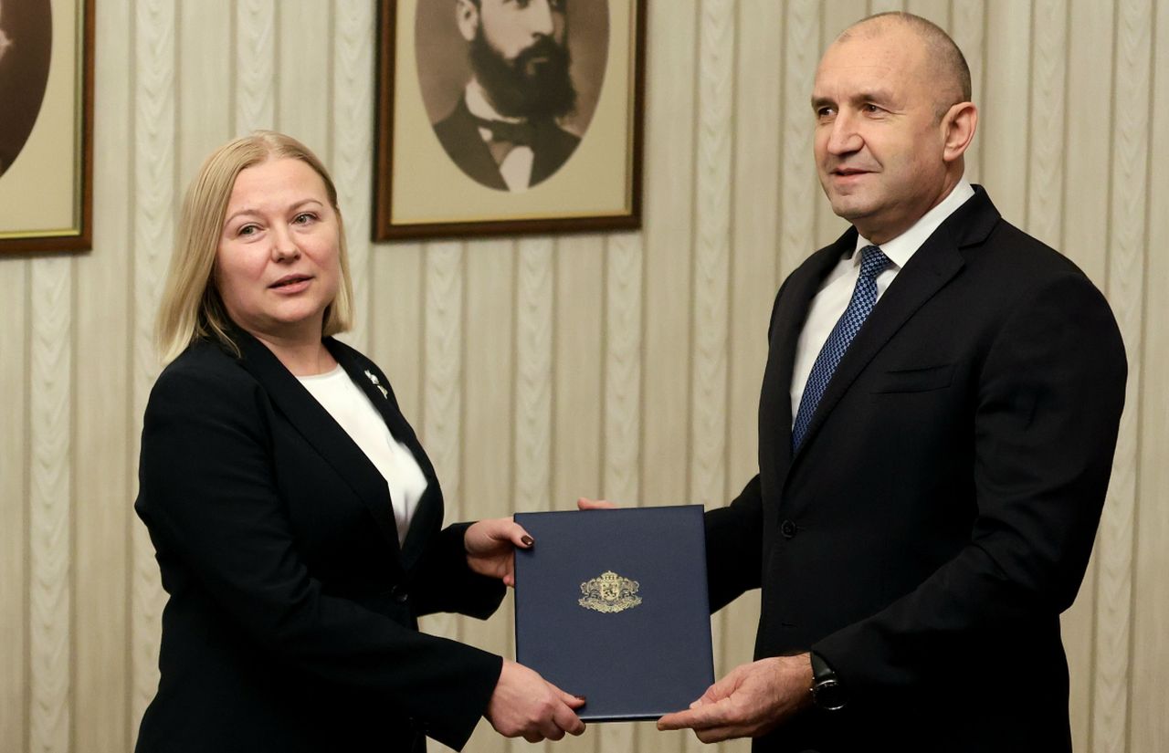 <p>От "Продължаваме Промяната-Демократична България" (ПП-ДБ) върнаха неизпълнен мандата за съставяне на правителство веднага след като го получиха от президента.</p>