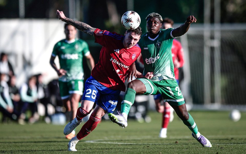 Два гола за 60 секунди спасиха Лудогорец от загуба в Турция