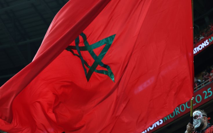 Нов срам за футбола в Африка - фенове забавиха с час и половина важен мач