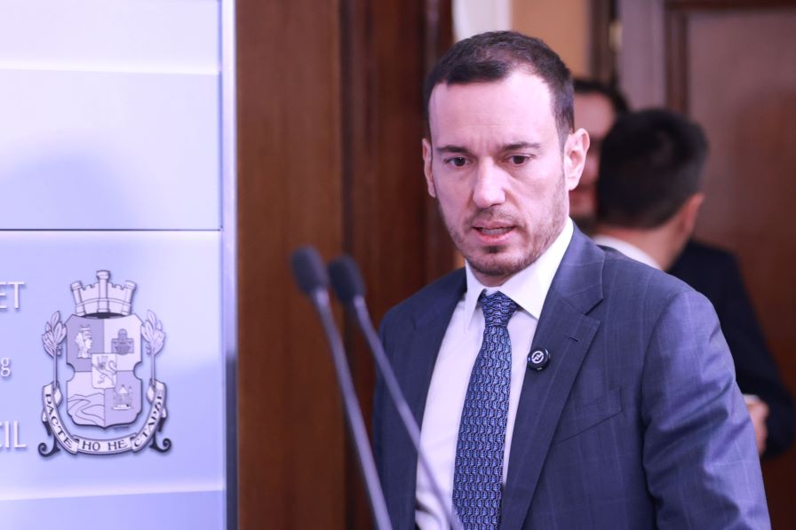 <p>СОС изслуша кмета Васил Терзиев за кризата с боклука</p>