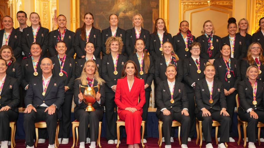 Открийте принцесата! Кейт избра перфектен червен костюм с тайно послание