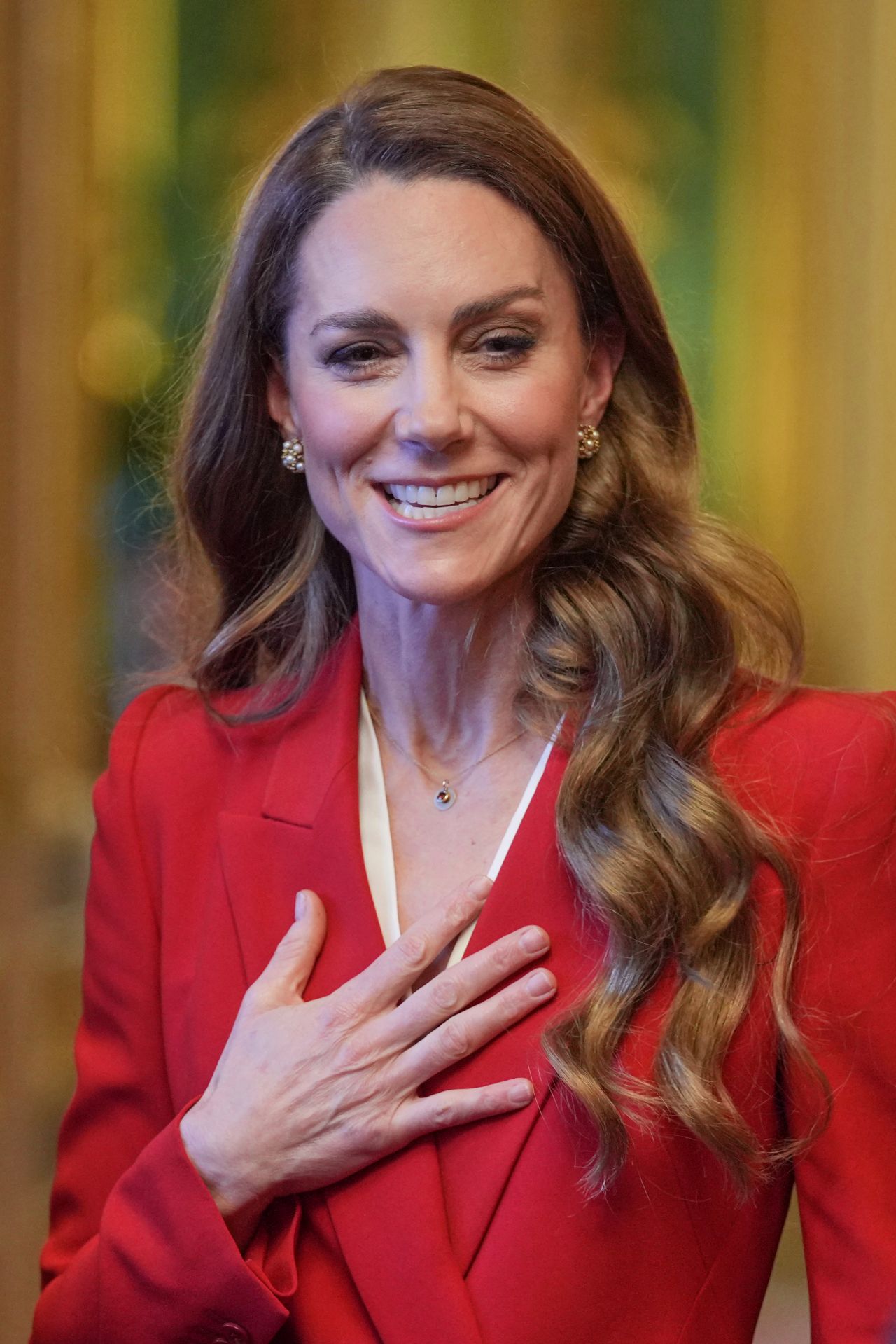 <p>Принцесата на Уелс посреща героините от женския отбор по ръгби на Англия и празнува тяхната световна победа.</p>