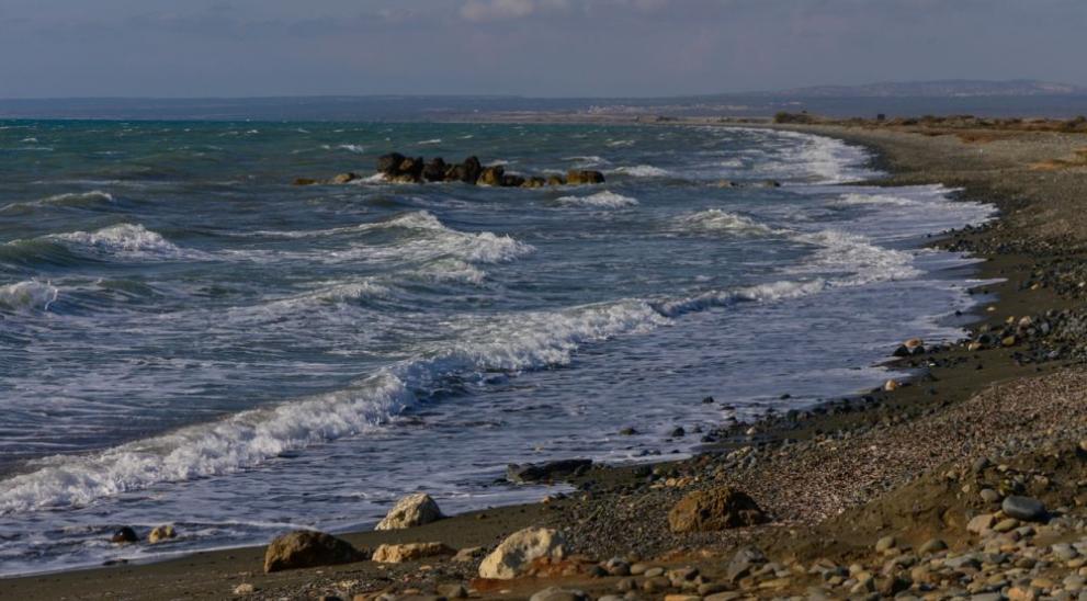 Тяло на мъж е било открито на плаж на южния