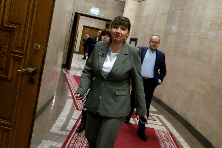 <p>Парламентарната правна комисия одобри на първо четене законопроекта на ГЕРБ-СДС за закриване на Комисията за противодействие на корупцията (КПК).</p>