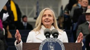 Абигейл Спанбъргър от Демократическата партия положи клетва като първата жена
