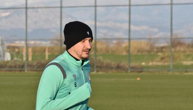 Футбол - Ботев Пловдив стартира без магическо трио в Турция